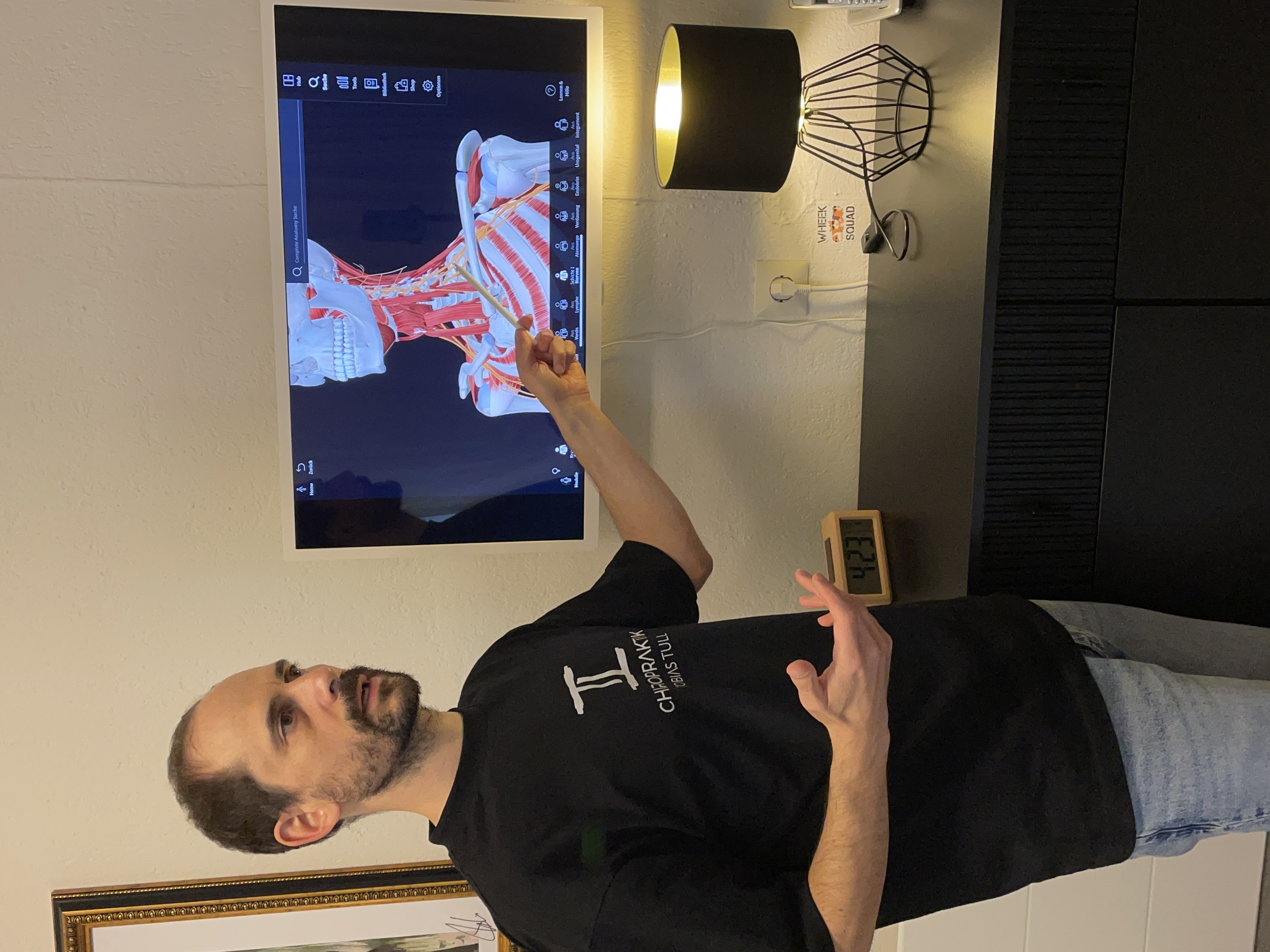 Tobias Tull erklärt den Ablauf einer Session